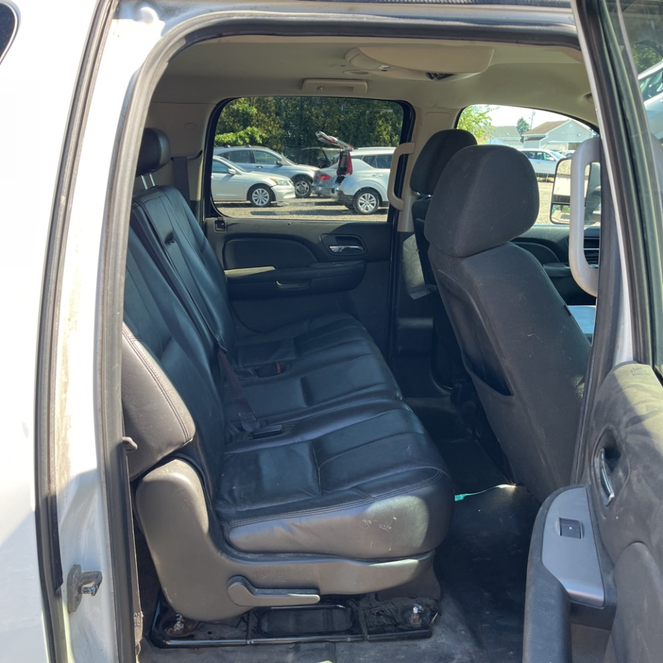 2013 Chevrolet Suburban 2500 photo 19