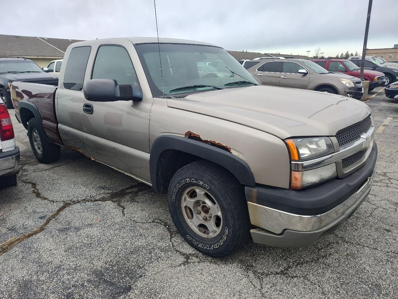Chevrolet Silverado 1500 Ext Cab 143.5" WB 4WD LS 2003