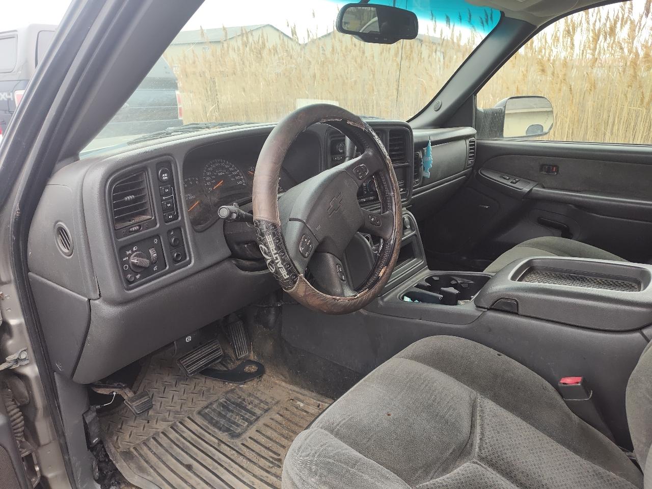 Chevrolet Silverado 1500 Ext Cab 143.5" WB 4WD LS 2003