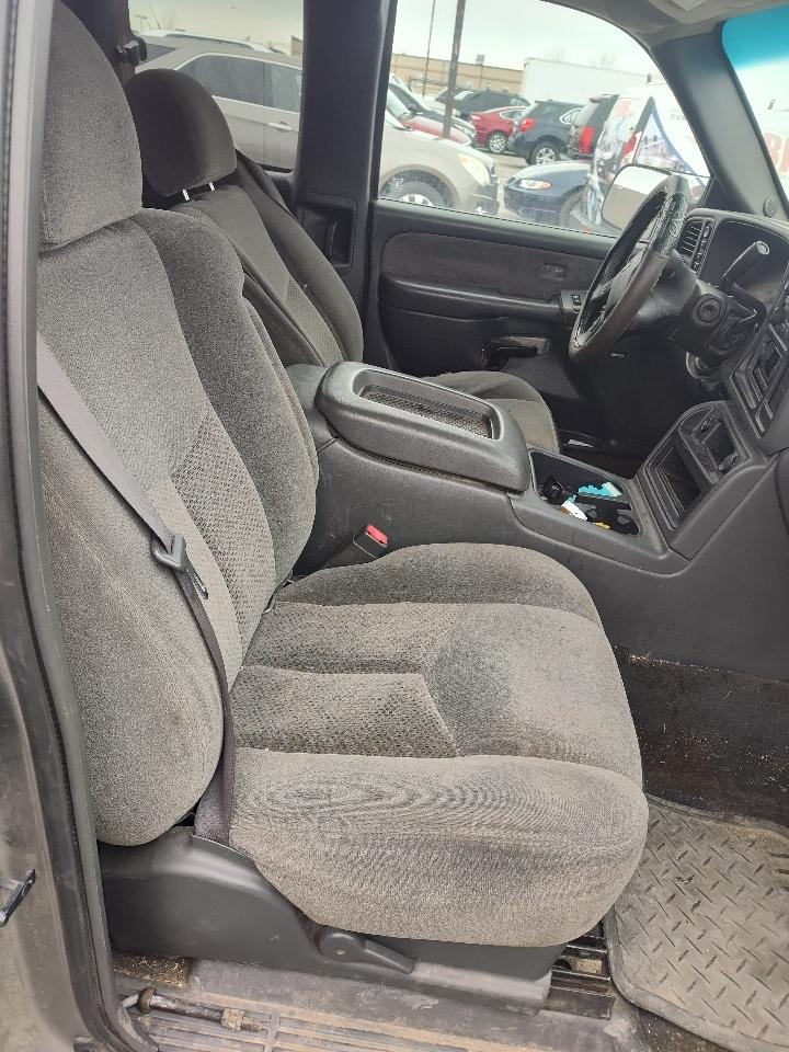 Chevrolet Silverado 1500 Ext Cab 143.5" WB 4WD LS 2003