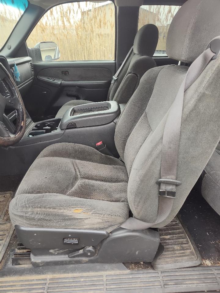 Chevrolet Silverado 1500 Ext Cab 143.5" WB 4WD LS 2003