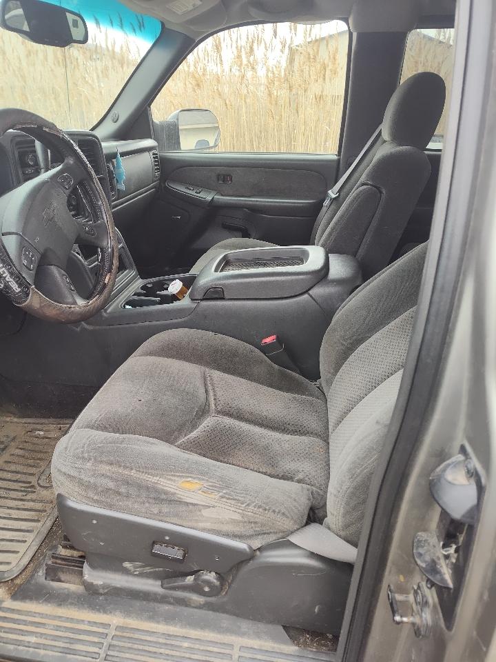 Chevrolet Silverado 1500 Ext Cab 143.5" WB 4WD LS 2003