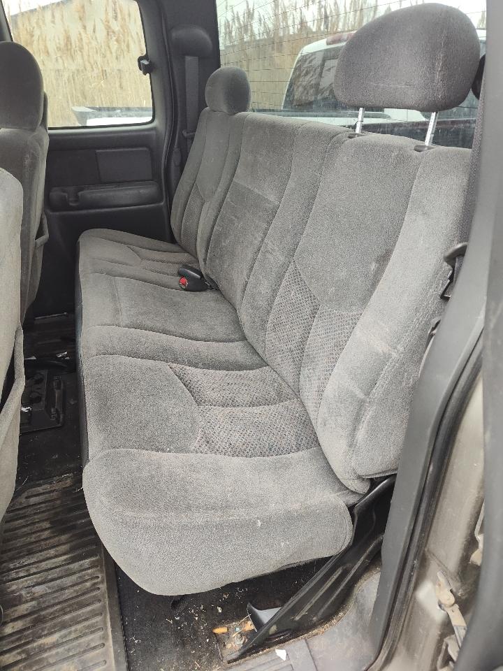 Chevrolet Silverado 1500 Ext Cab 143.5" WB 4WD LS 2003