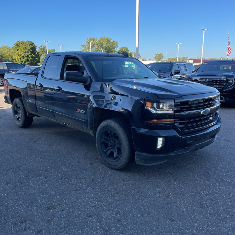 2016 Chevrolet Silverado 1500 photo 2