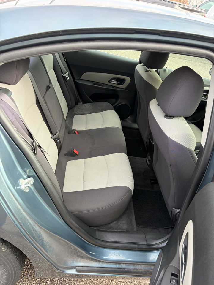 Chevrolet Cruze 4dr Sdn LS 2012