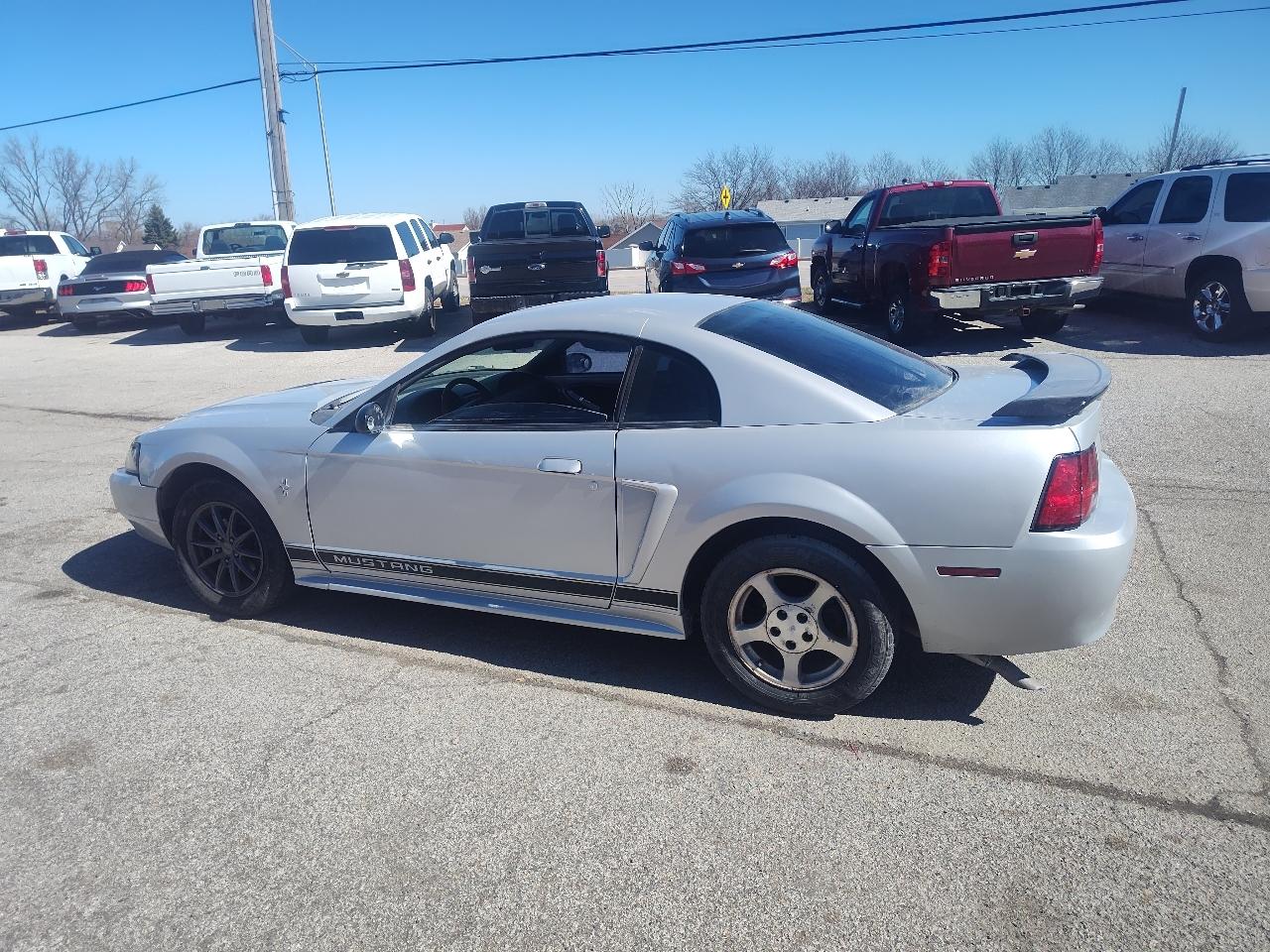 Ford Mustang 2dr Cpe Standard 2002