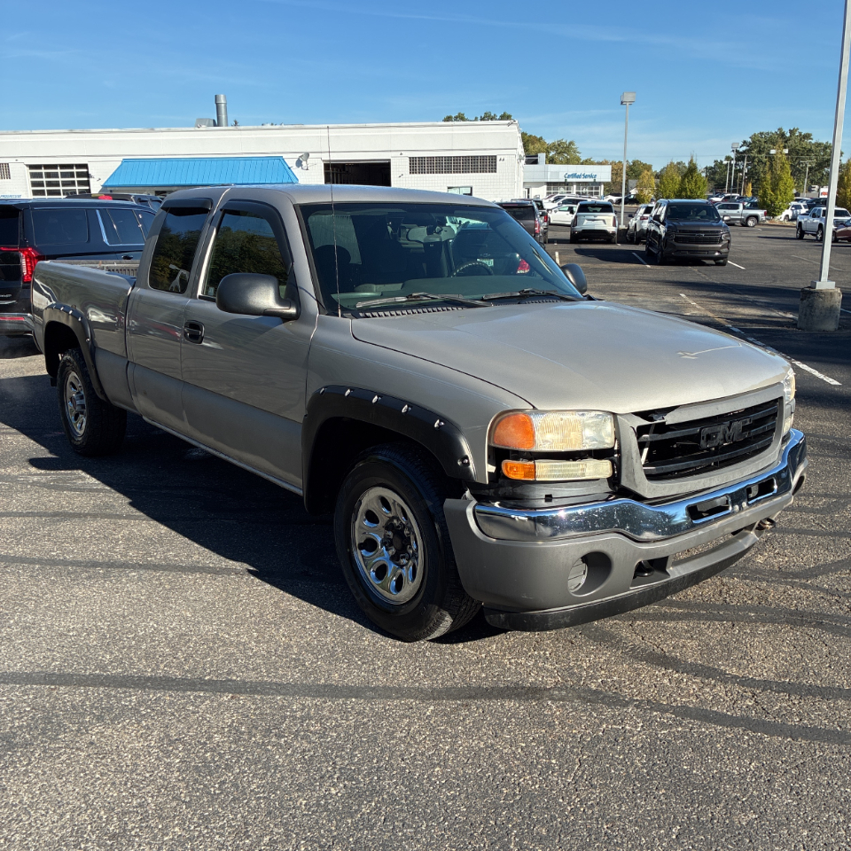 GMC Sierra 1500 Classic 4WD Ext Cab 143.5" Work Truck 2007 GMC Sierra 1500 Classic 4WD Ext Cab 143.5" Work Truck 2007