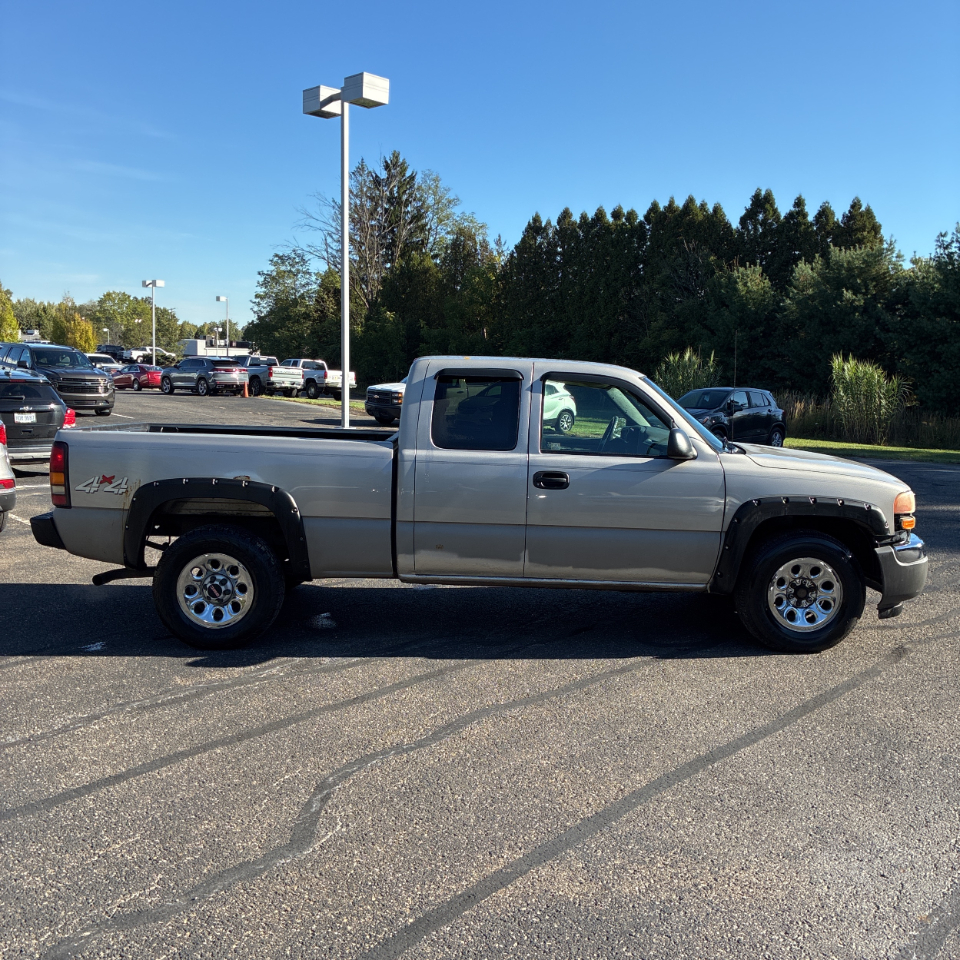 GMC Sierra 1500 Classic 4WD Ext Cab 143.5" Work Truck 2007 GMC Sierra 1500 Classic 4WD Ext Cab 143.5" Work Truck 2007