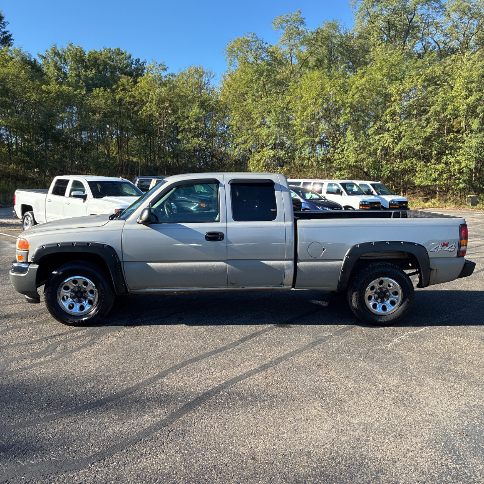 GMC Sierra 1500 Classic 4WD Ext Cab 143.5" Work Truck 2007 GMC Sierra 1500 Classic 4WD Ext Cab 143.5" Work Truck 2007