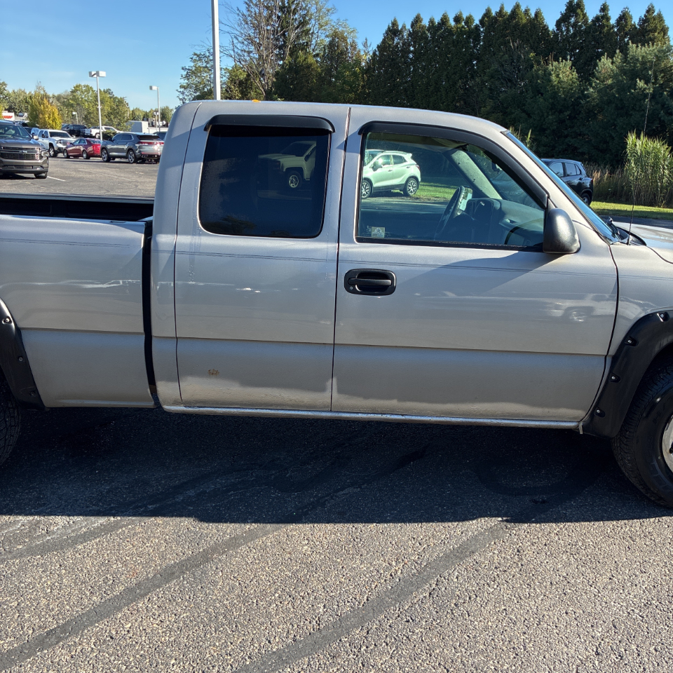 GMC Sierra 1500 Classic 4WD Ext Cab 143.5" Work Truck 2007 GMC Sierra 1500 Classic 4WD Ext Cab 143.5" Work Truck 2007
