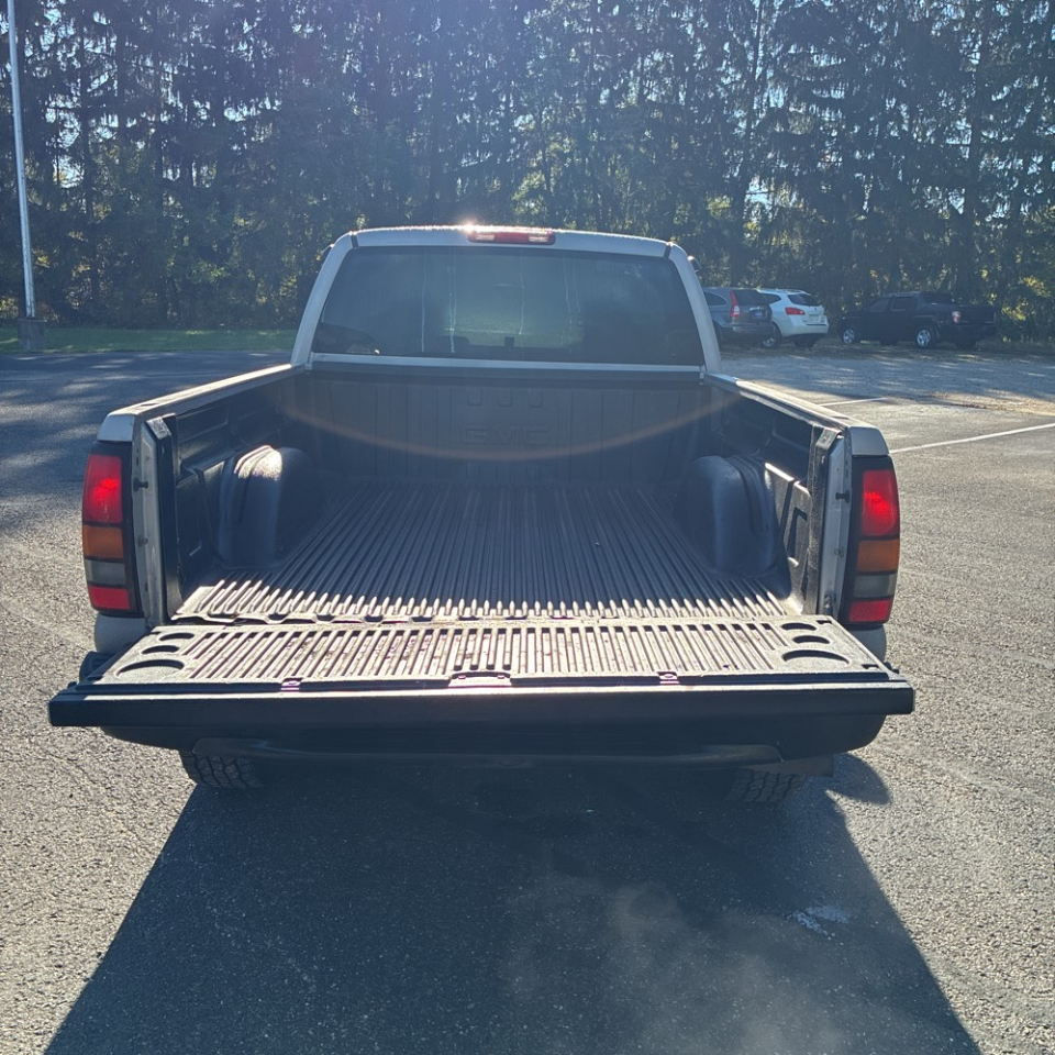 GMC Sierra 1500 Classic 4WD Ext Cab 143.5" Work Truck 2007 GMC Sierra 1500 Classic 4WD Ext Cab 143.5" Work Truck 2007