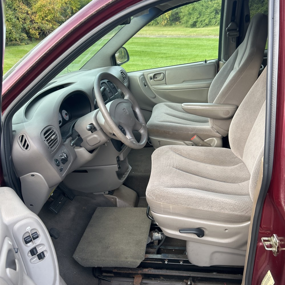 Dodge Caravan 4dr Grand Sport 119" WB 2002 Dodge Caravan 4dr Grand Sport 119" WB 2002