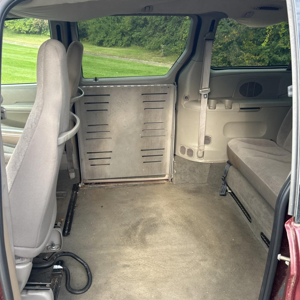 Dodge Caravan 4dr Grand Sport 119" WB 2002 Dodge Caravan 4dr Grand Sport 119" WB 2002