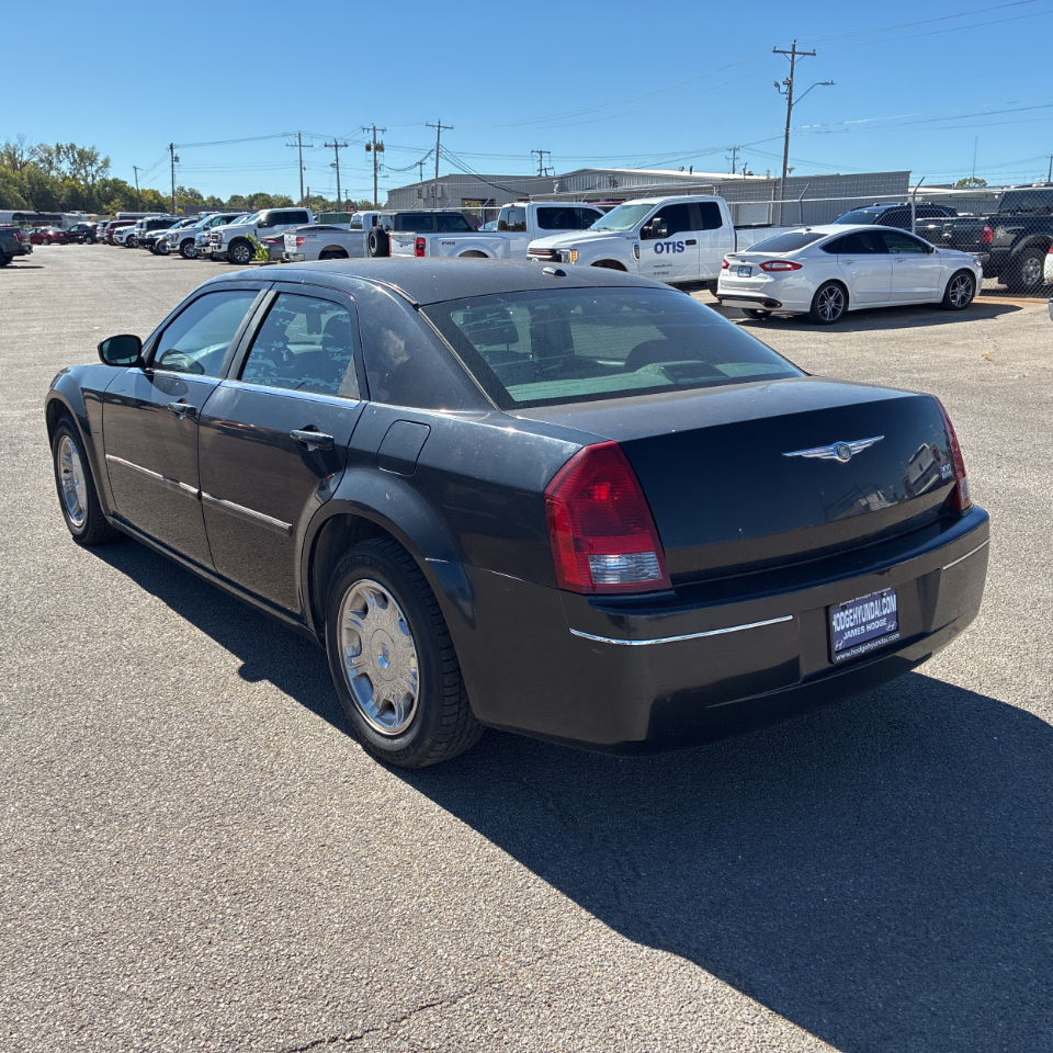 Chrysler 300 4dr Sdn 300 Touring 2006 Chrysler 300 4dr Sdn 300 Touring 2006