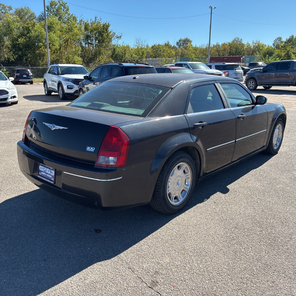 Chrysler 300 4dr Sdn 300 Touring 2006 Chrysler 300 4dr Sdn 300 Touring 2006