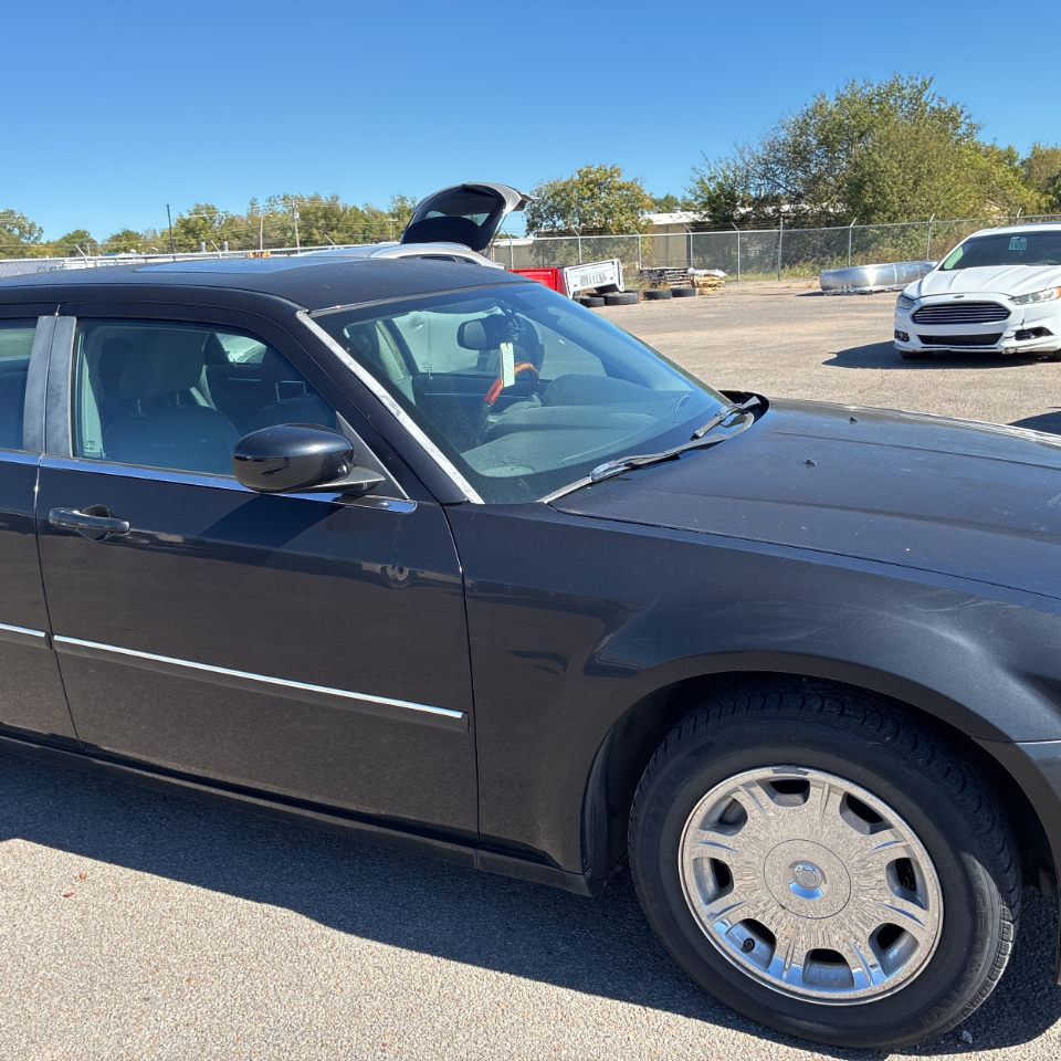 Chrysler 300 4dr Sdn 300 Touring 2006 Chrysler 300 4dr Sdn 300 Touring 2006