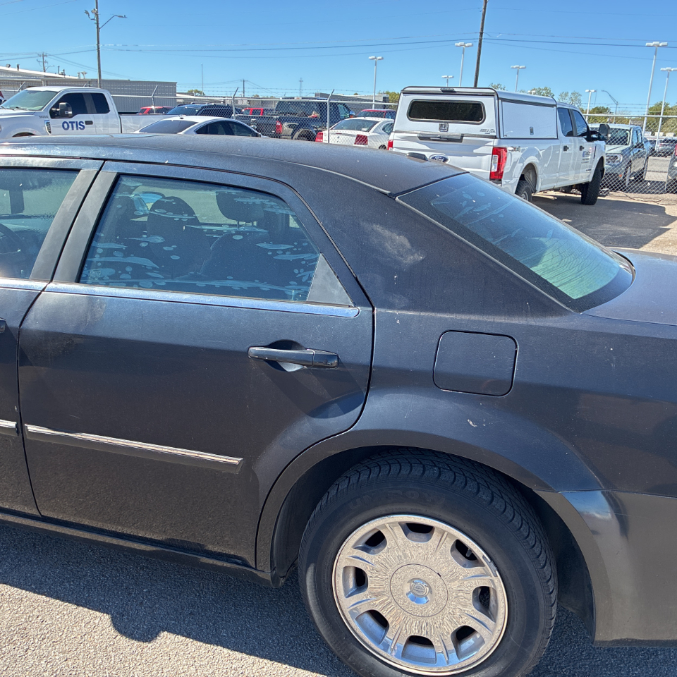 Chrysler 300 4dr Sdn 300 Touring 2006 Chrysler 300 4dr Sdn 300 Touring 2006