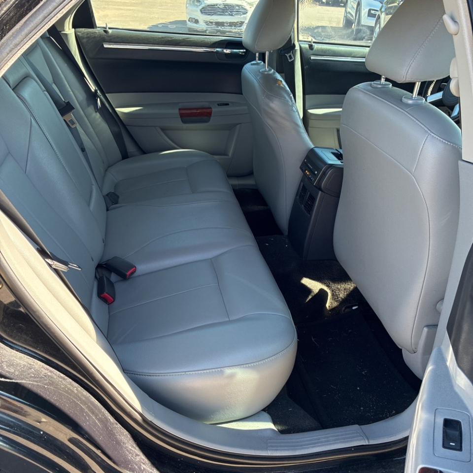 Chrysler 300 4dr Sdn 300 Touring 2006 Chrysler 300 4dr Sdn 300 Touring 2006