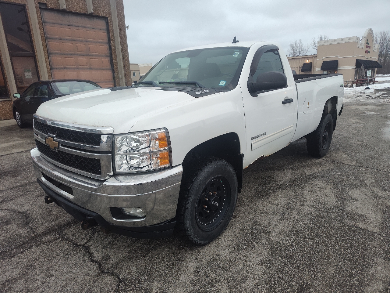 Chevrolet Silverado 2500HD 4WD Reg Cab 133.7" LT 2011