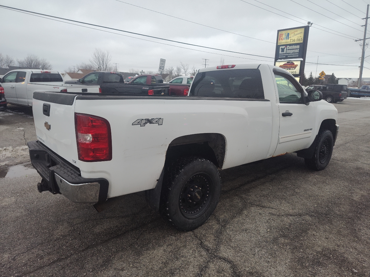 Chevrolet Silverado 2500HD 4WD Reg Cab 133.7" LT 2011