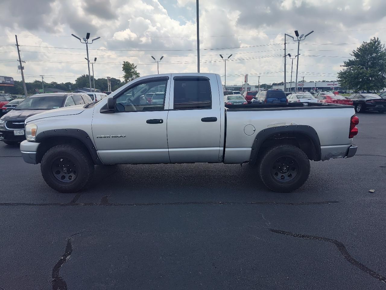 Dodge Ram 1500 4WD Quad Cab 140.5" SLT 2007