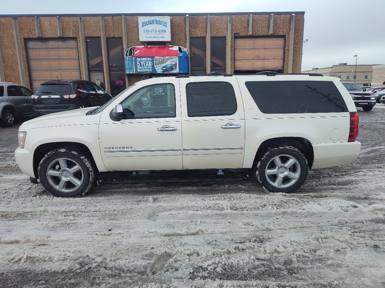 Chevrolet Suburban 4WD 4dr 1500 LTZ 2013
