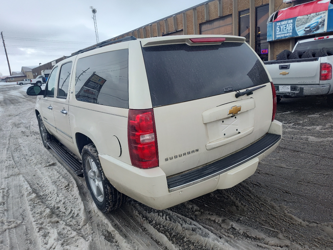 Chevrolet Suburban 4WD 4dr 1500 LTZ 2013