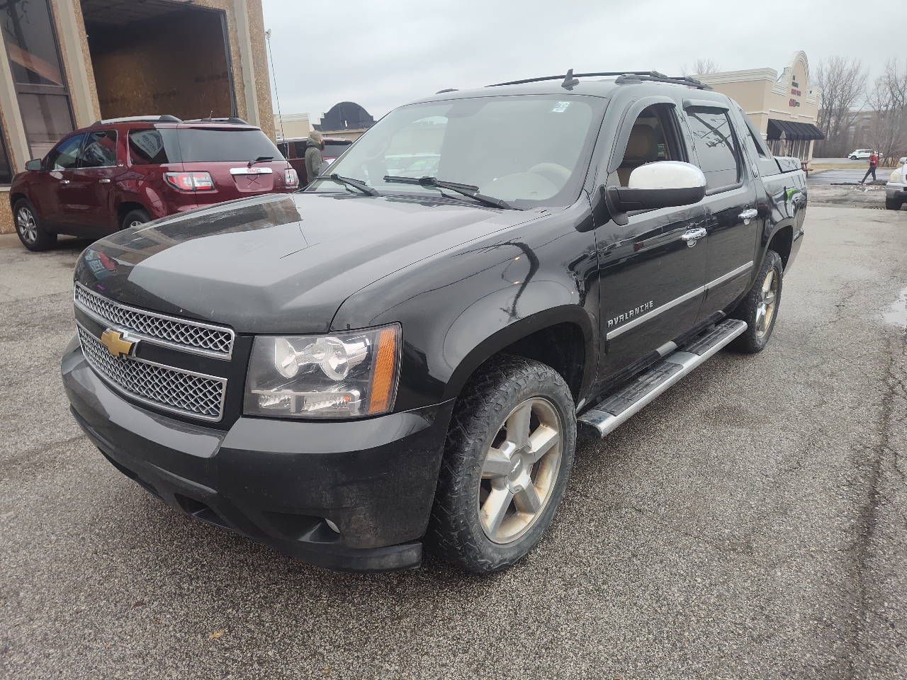 Chevrolet Avalanche 4WD Crew Cab LTZ 2013