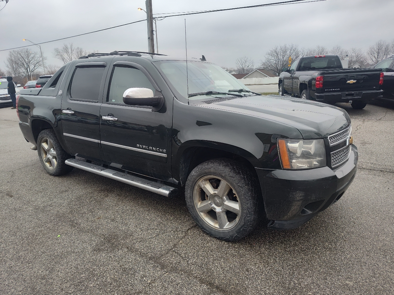 Chevrolet Avalanche 4WD Crew Cab LTZ 2013