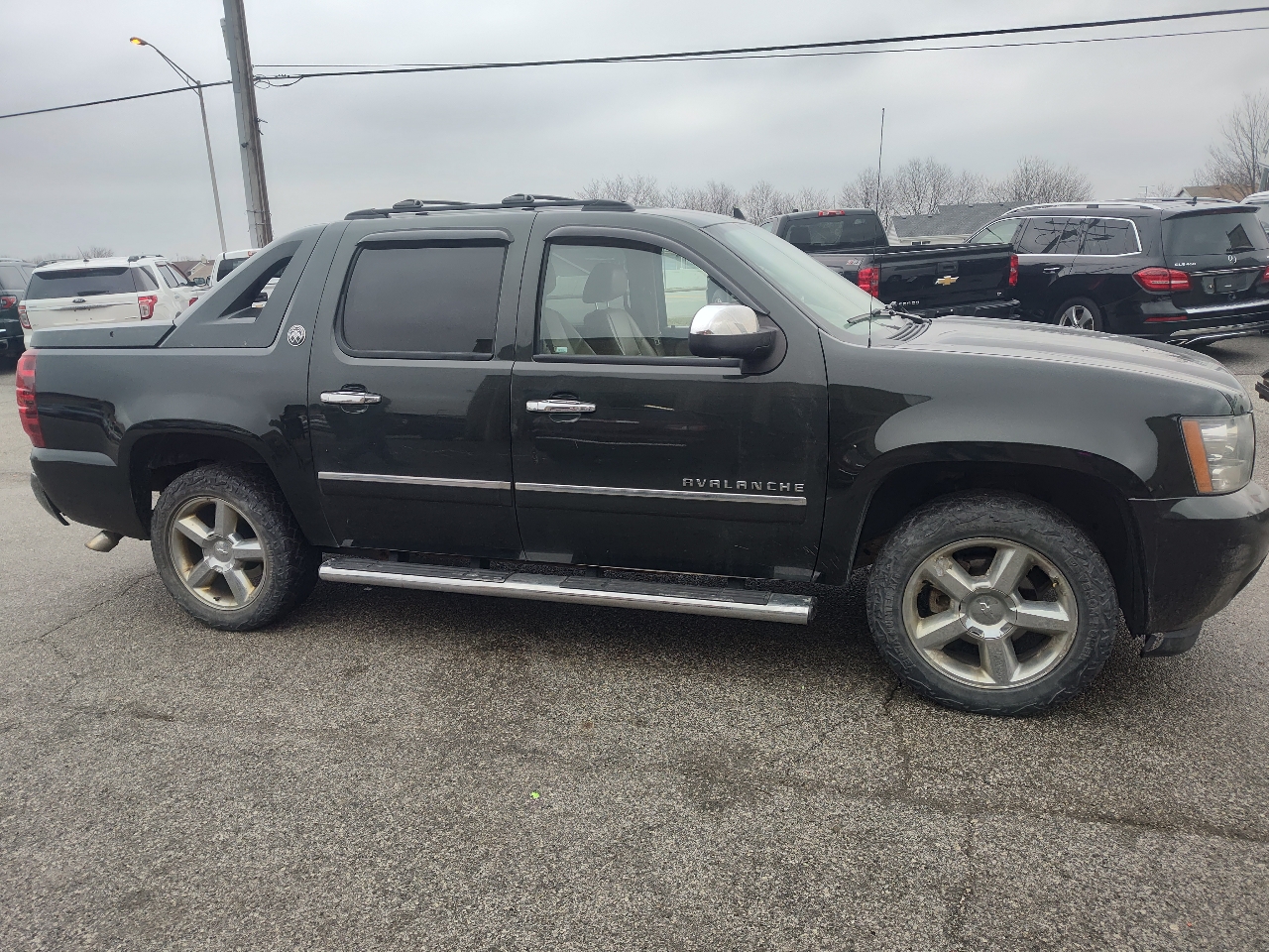 Chevrolet Avalanche 4WD Crew Cab LTZ 2013