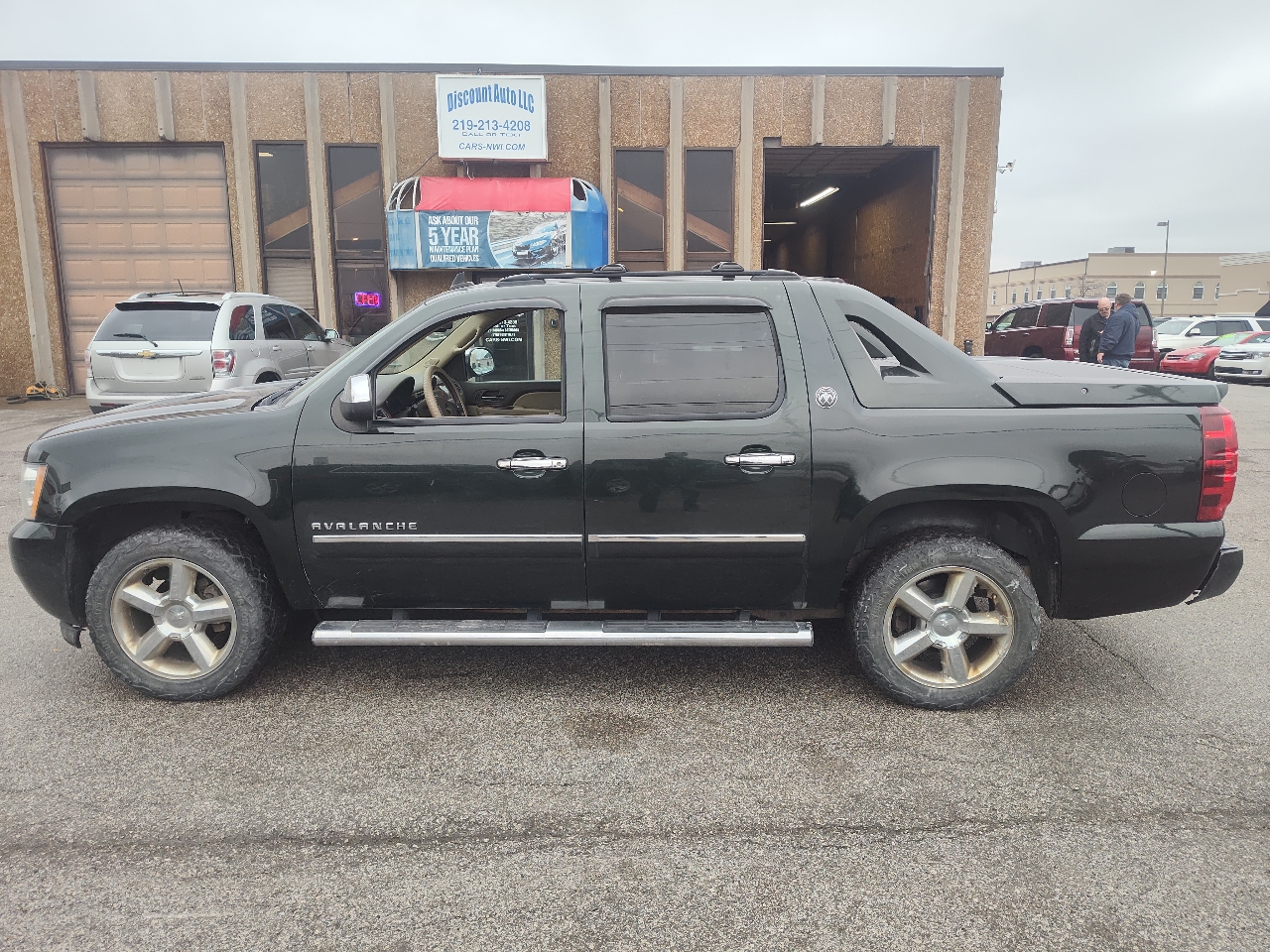 Chevrolet Avalanche 4WD Crew Cab LTZ 2013