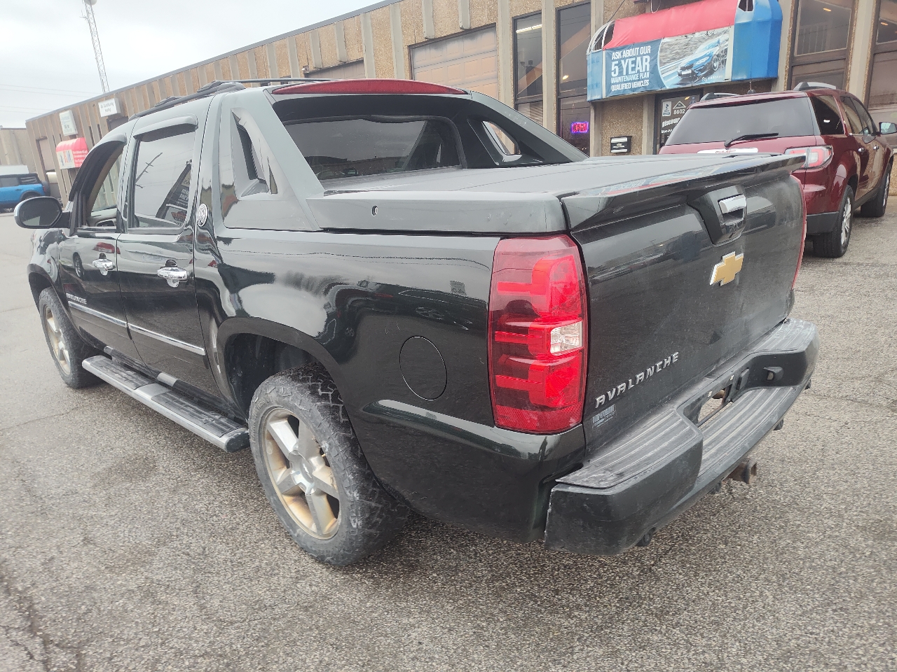 Chevrolet Avalanche 4WD Crew Cab LTZ 2013