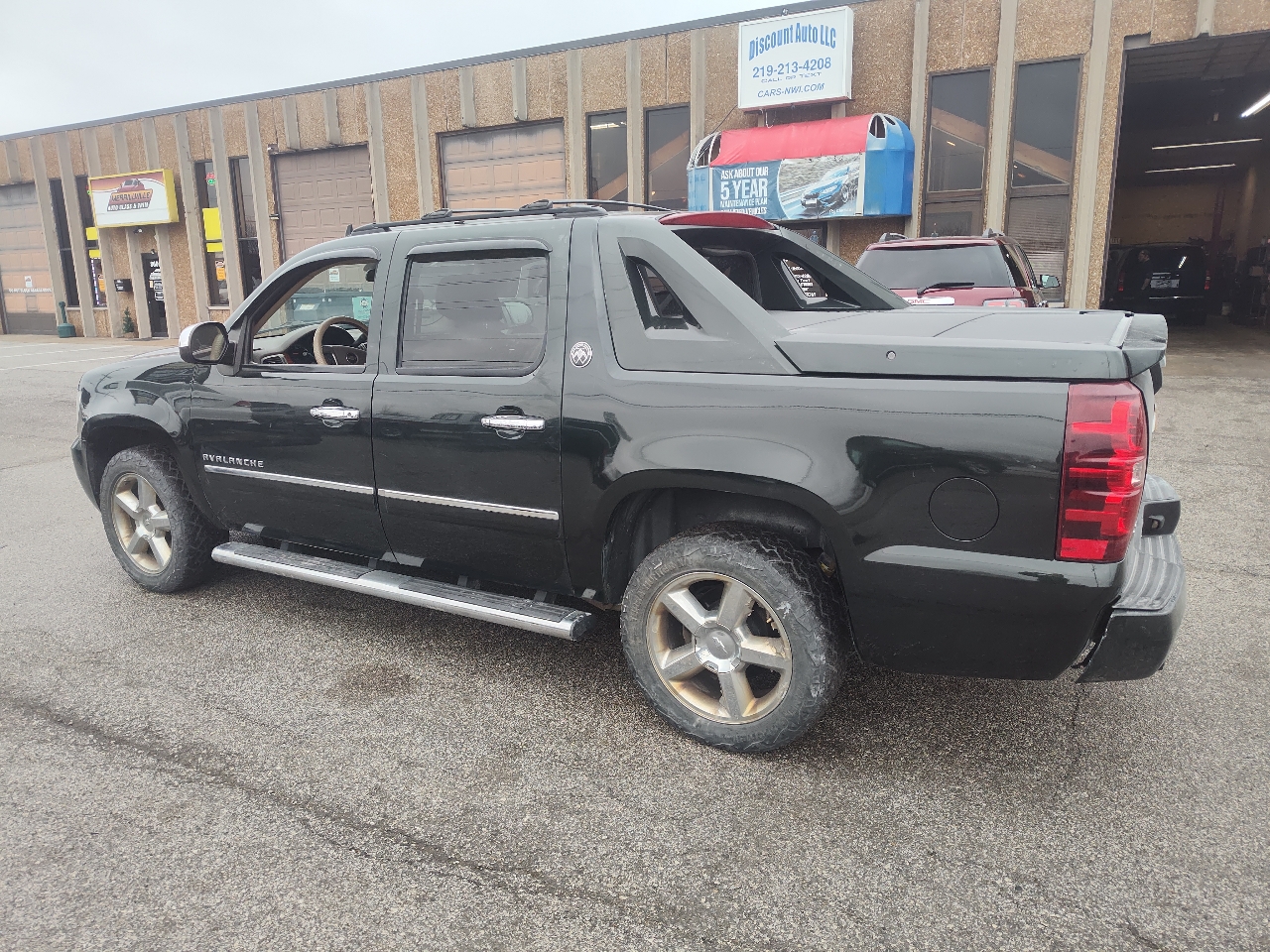 Chevrolet Avalanche 4WD Crew Cab LTZ 2013