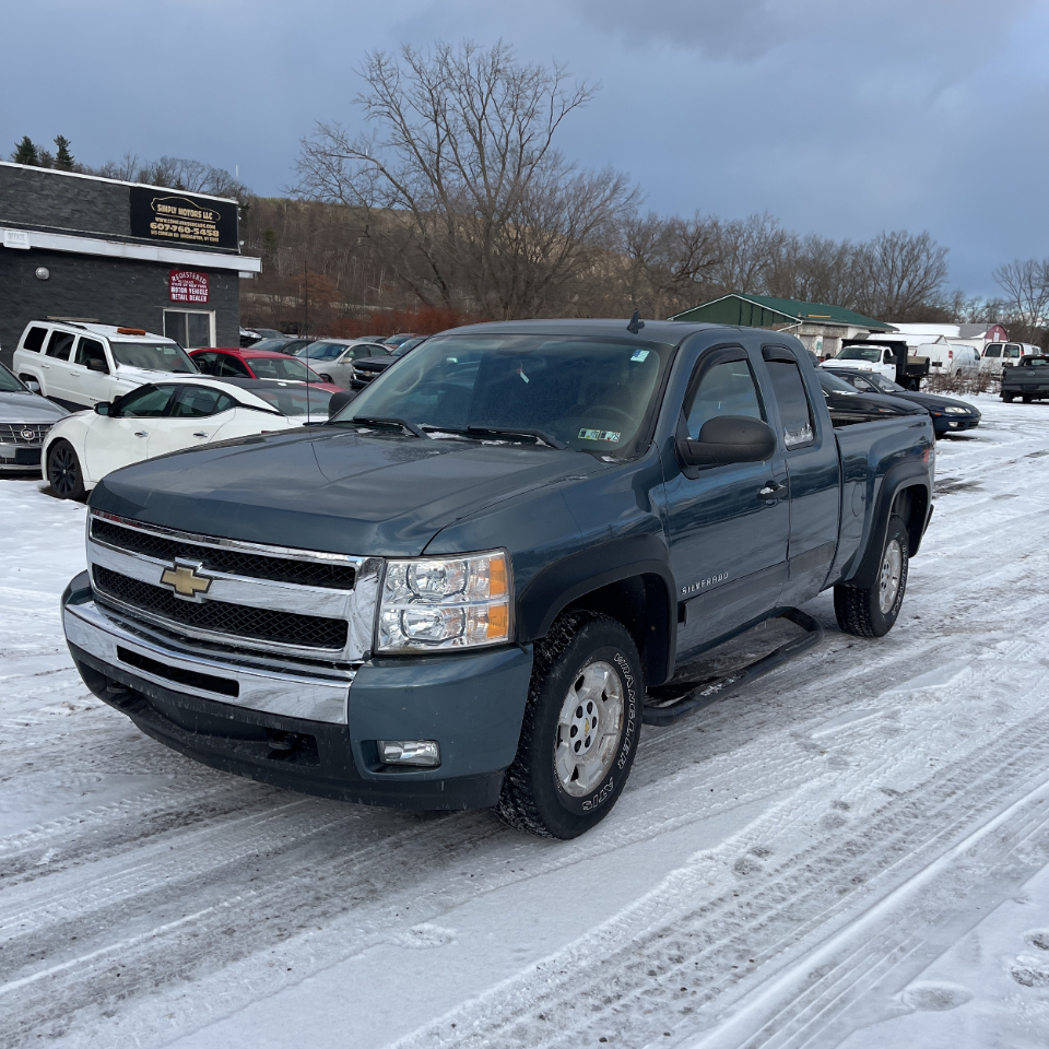 Chevrolet Silverado 1500 4WD Ext Cab 143.5" LT 2011