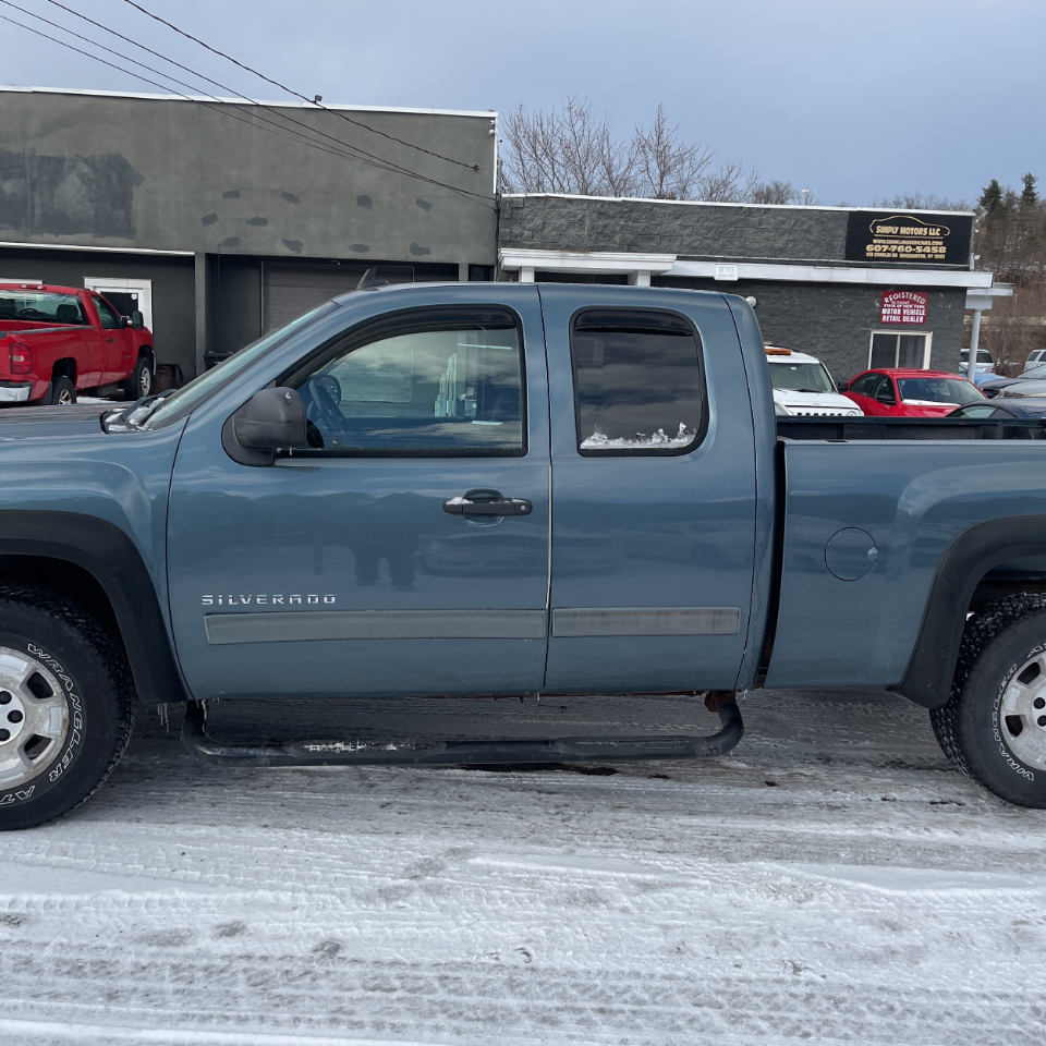Chevrolet Silverado 1500 4WD Ext Cab 143.5" LT 2011