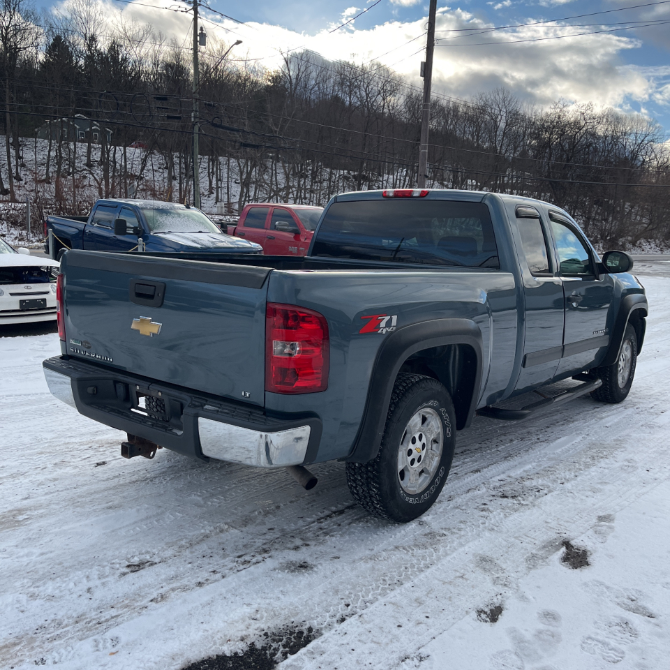 Chevrolet Silverado 1500 4WD Ext Cab 143.5" LT 2011