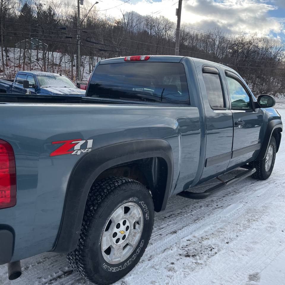 Chevrolet Silverado 1500 4WD Ext Cab 143.5" LT 2011