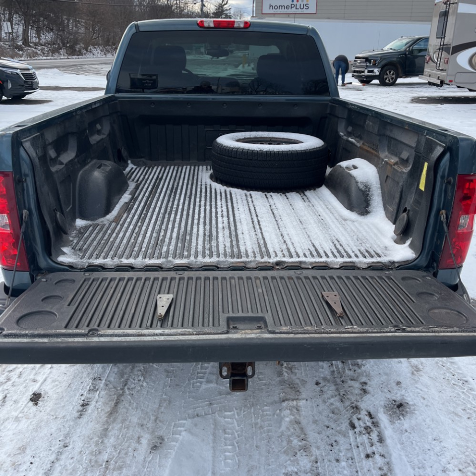 Chevrolet Silverado 1500 4WD Ext Cab 143.5" LT 2011