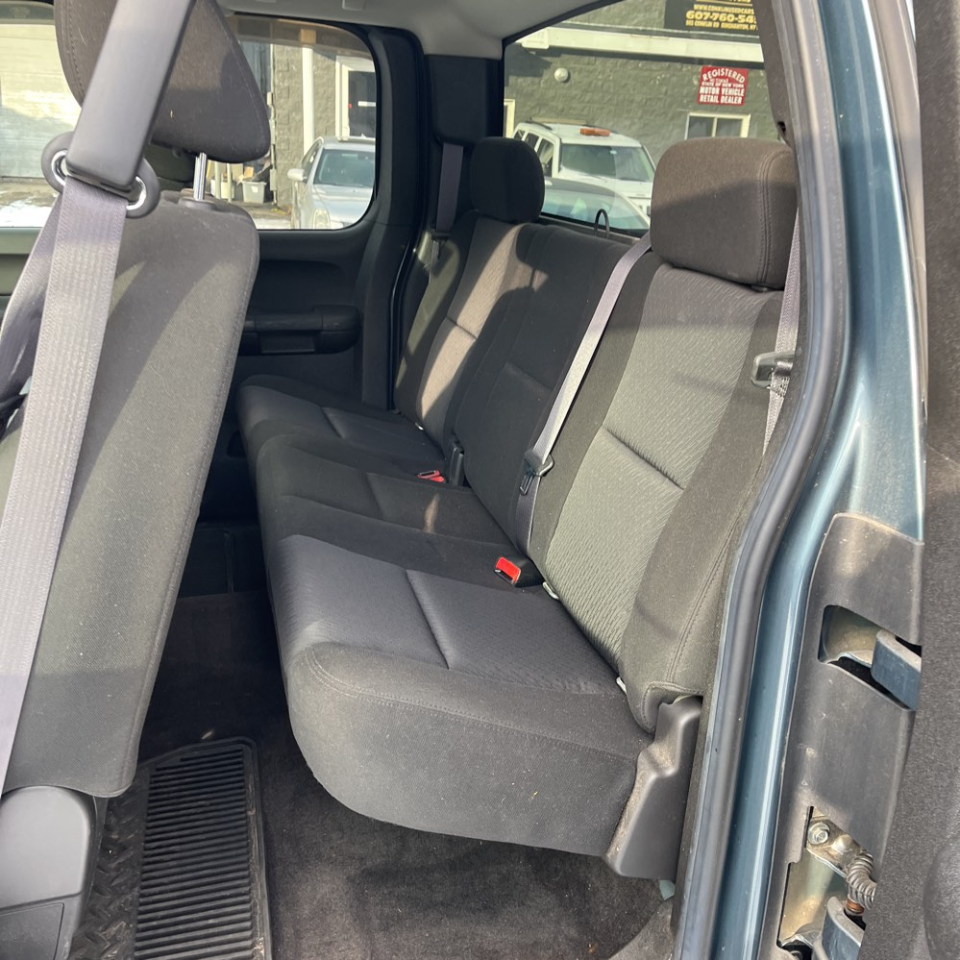 Chevrolet Silverado 1500 4WD Ext Cab 143.5" LT 2011