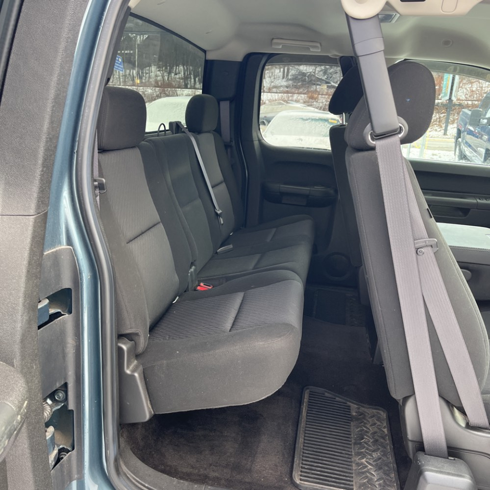 Chevrolet Silverado 1500 4WD Ext Cab 143.5" LT 2011