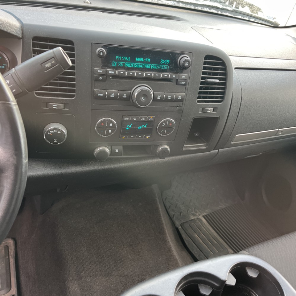 Chevrolet Silverado 1500 4WD Ext Cab 143.5" LT 2011