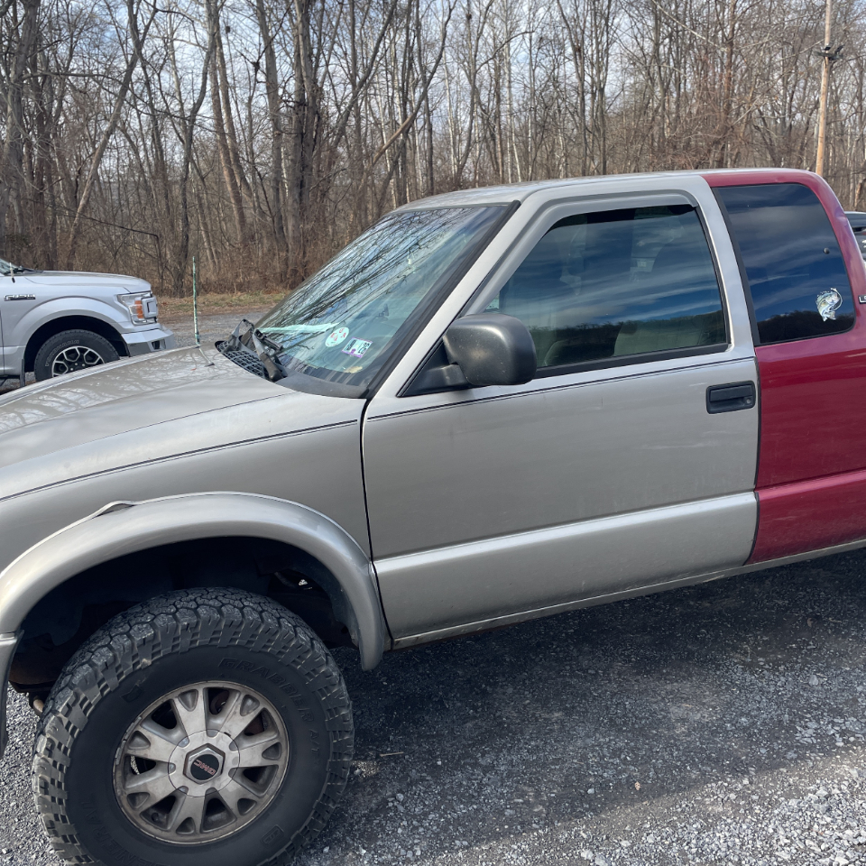 GMC Sonoma Ext Cab 123" WB 4WD SLS 2003