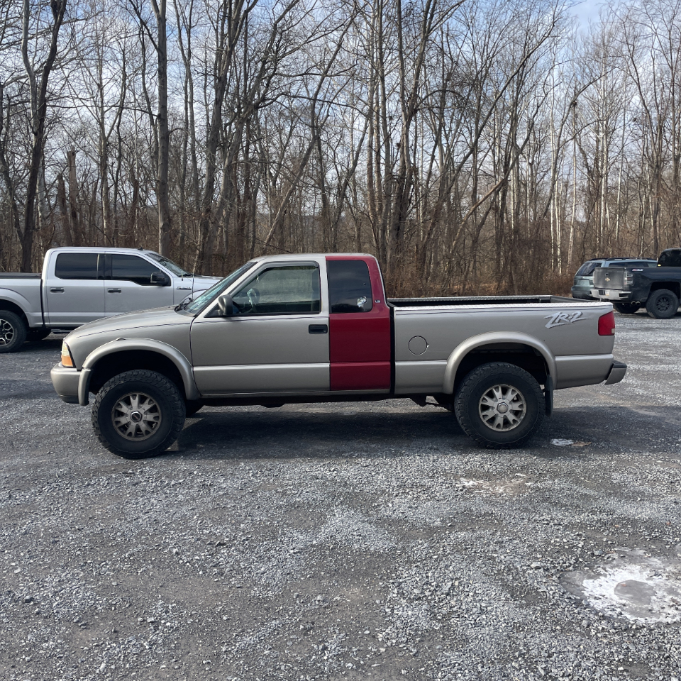 GMC Sonoma Ext Cab 123" WB 4WD SLS 2003