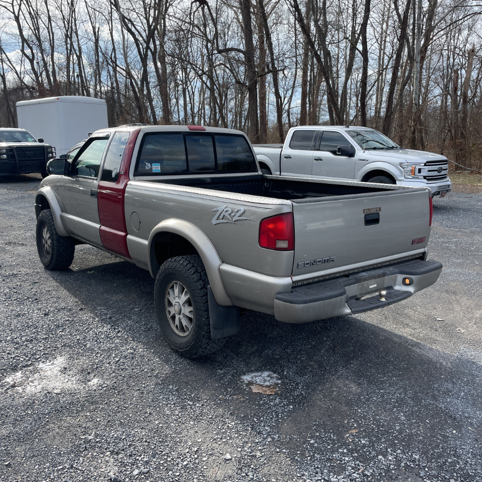 GMC Sonoma Ext Cab 123" WB 4WD SLS 2003