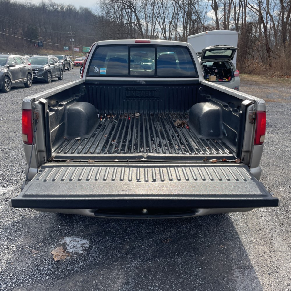 GMC Sonoma Ext Cab 123" WB 4WD SLS 2003