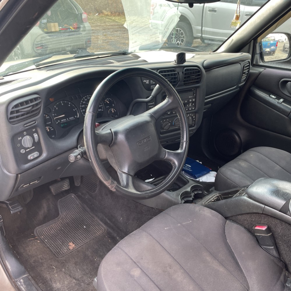 GMC Sonoma Ext Cab 123" WB 4WD SLS 2003