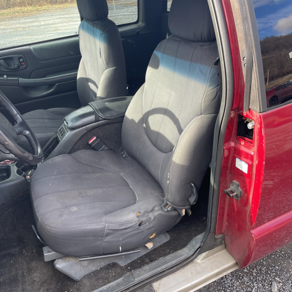 GMC Sonoma Ext Cab 123" WB 4WD SLS 2003