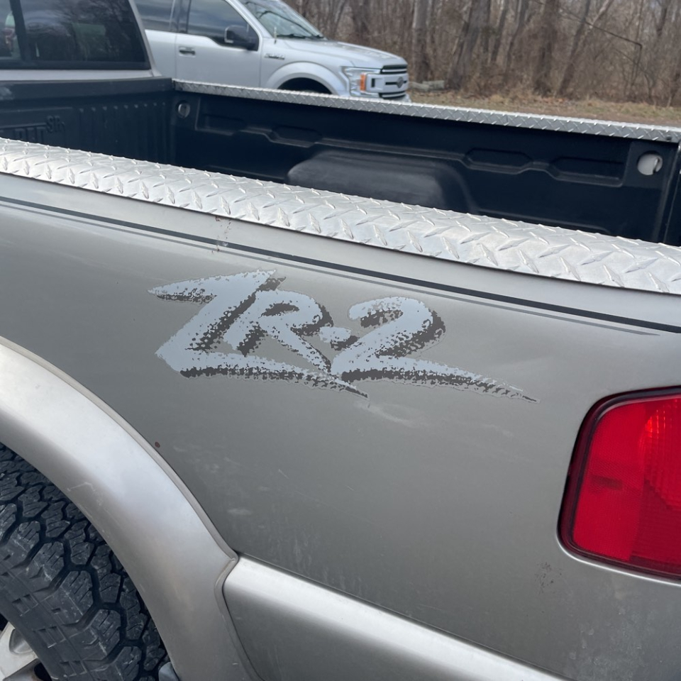 GMC Sonoma Ext Cab 123" WB 4WD SLS 2003