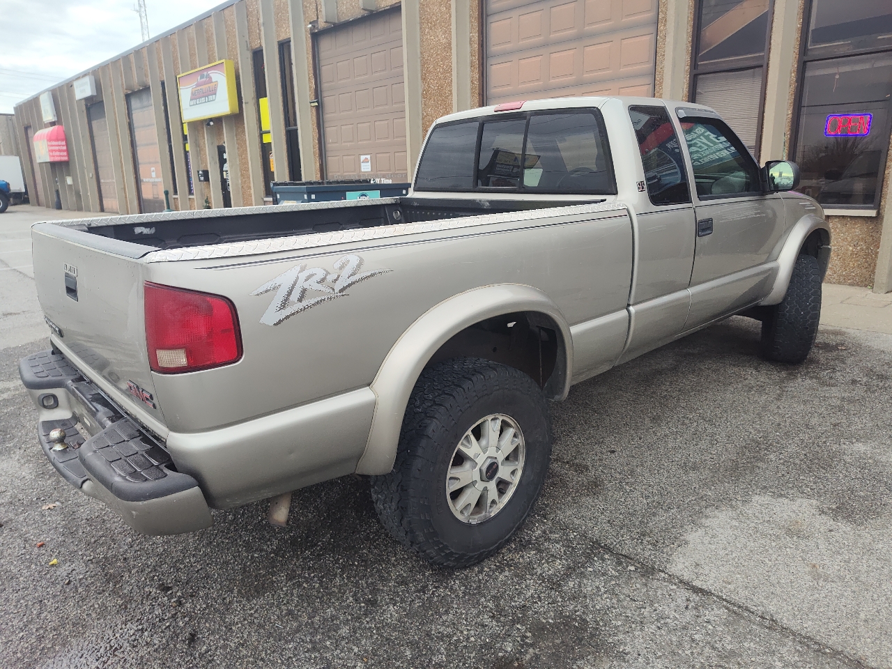 GMC Sonoma Ext Cab 123" WB 4WD SLS 2003