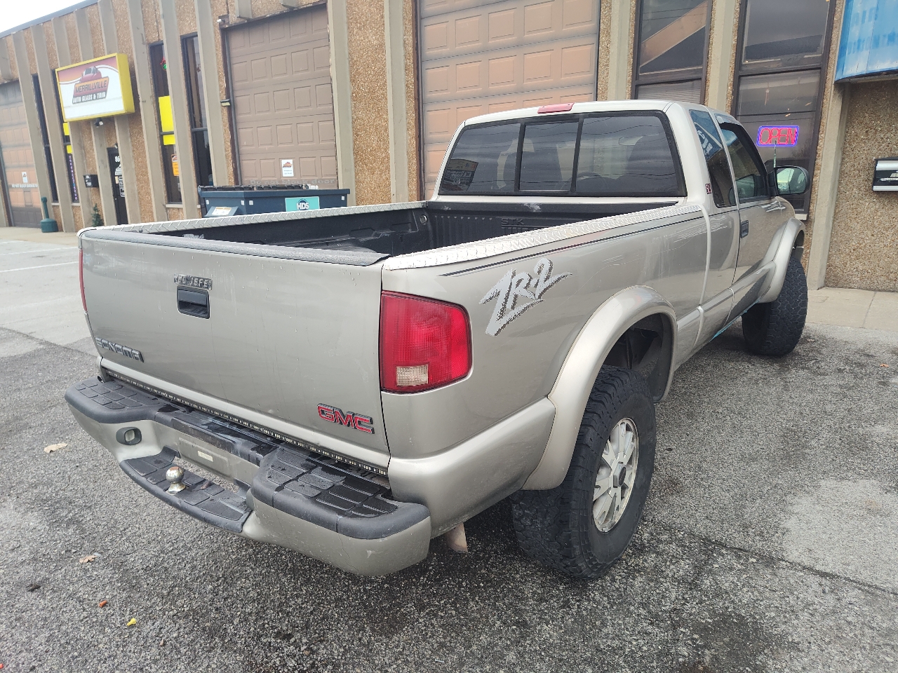 GMC Sonoma Ext Cab 123" WB 4WD SLS 2003